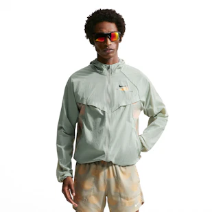 Main image showing a product in the gallery